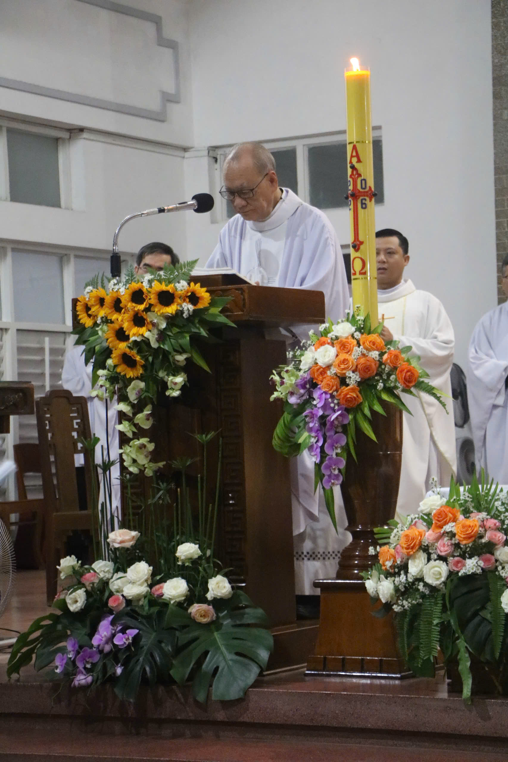 MỪNG KỶ NIỆM 36 NĂM HỒNG &Acirc;N TH&Aacute;NH CHỨC LINH MỤC CHA PH&Ecirc;R&Ocirc; NGUYỄN XU&Acirc;N PHONG
