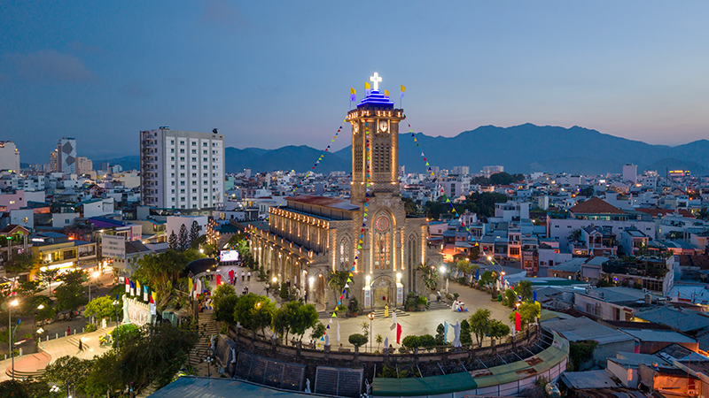 nhà thờ Đá về đêm