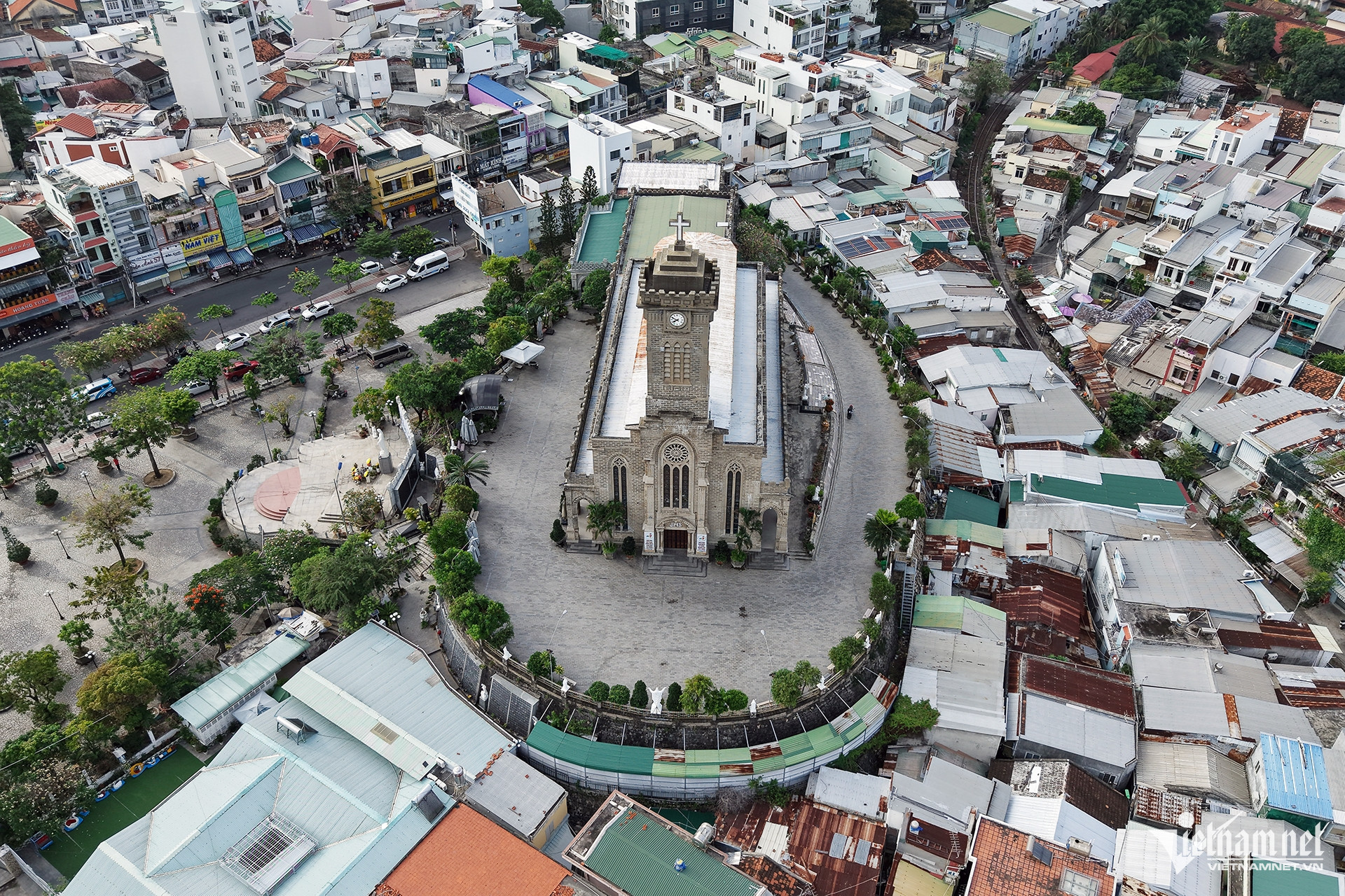 Nét đặc biệt của nhà thờ trăm tuổi trên mỏm núi ở Nha Trang