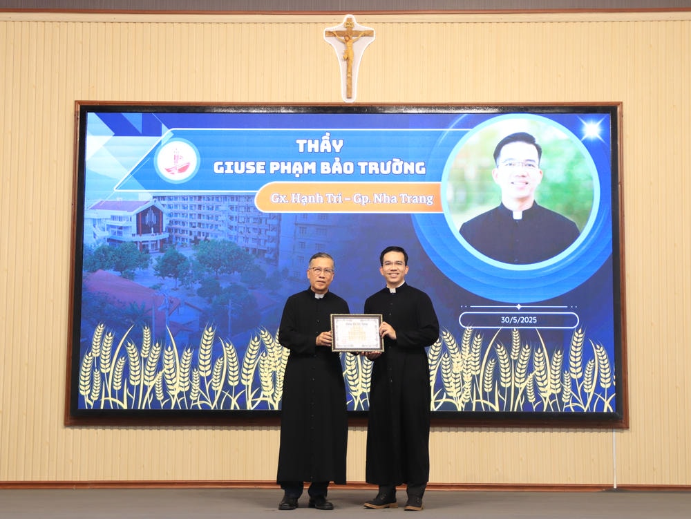 Album Lễ Trao Chứng Chỉ Tốt Nghiệp Triết Học Và Thần Học 2024-2025