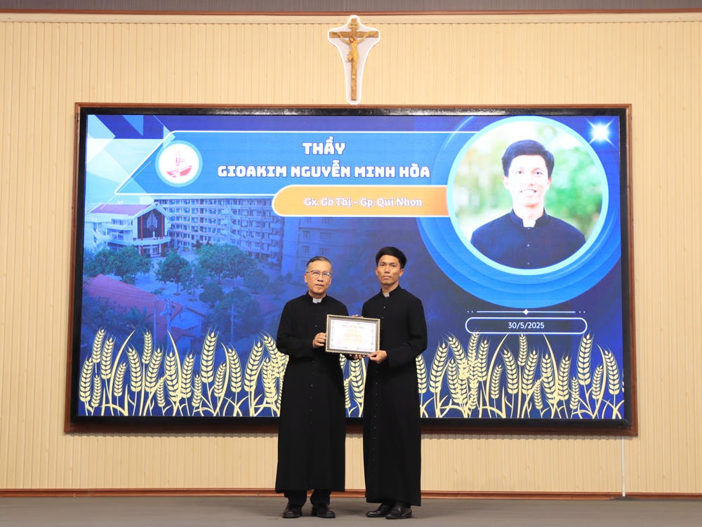 Album Lễ Trao Chứng Chỉ Tốt Nghiệp Triết Học Và Thần Học 2024-2025
