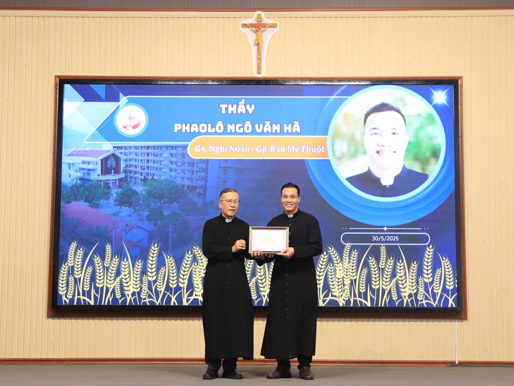 Album Lễ Trao Chứng Chỉ Tốt Nghiệp Triết Học Và Thần Học 2024-2025