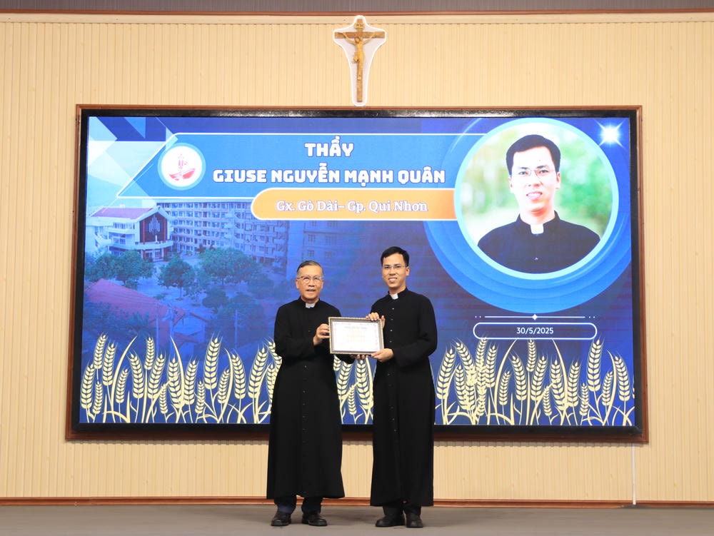 Album Lễ Trao Chứng Chỉ Tốt Nghiệp Triết Học Và Thần Học 2024-2025