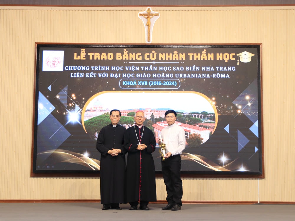 Album Lễ Trao Chứng Chỉ Tốt Nghiệp Triết Học Và Thần Học 2024-2025
