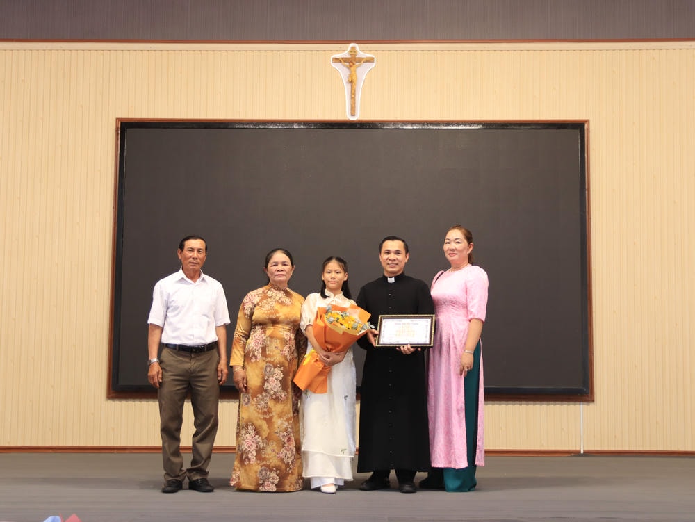 Album Lễ Trao Chứng Chỉ Tốt Nghiệp Triết Học Và Thần Học 2024-2025