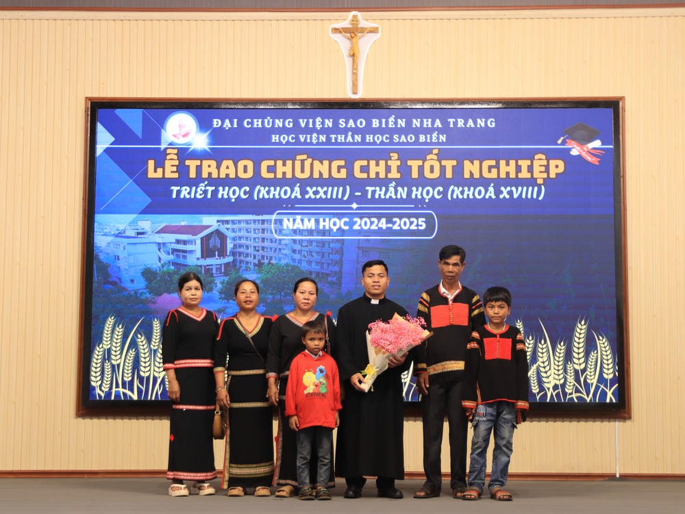 Album Lễ Trao Chứng Chỉ Tốt Nghiệp Triết Học Và Thần Học 2024-2025