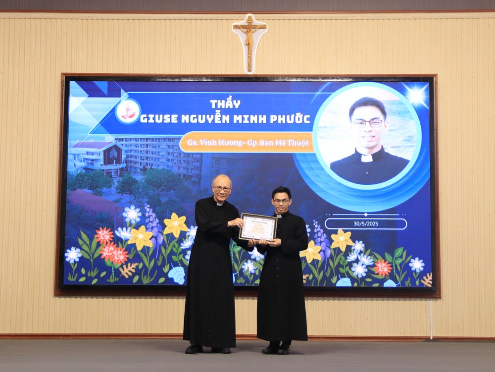 Album Lễ Trao Chứng Chỉ Tốt Nghiệp Triết Học Và Thần Học 2024-2025