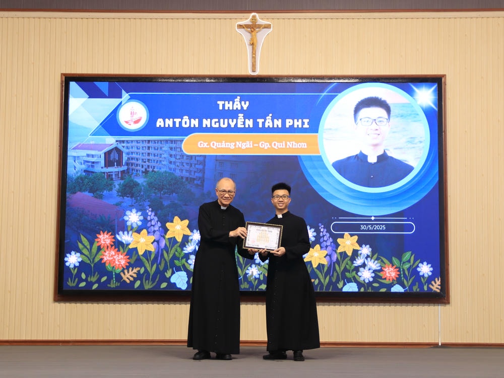 Album Lễ Trao Chứng Chỉ Tốt Nghiệp Triết Học Và Thần Học 2024-2025