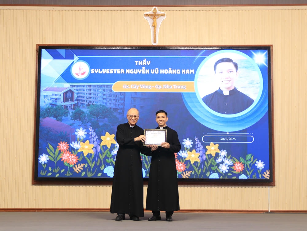 Album Lễ Trao Chứng Chỉ Tốt Nghiệp Triết Học Và Thần Học 2024-2025