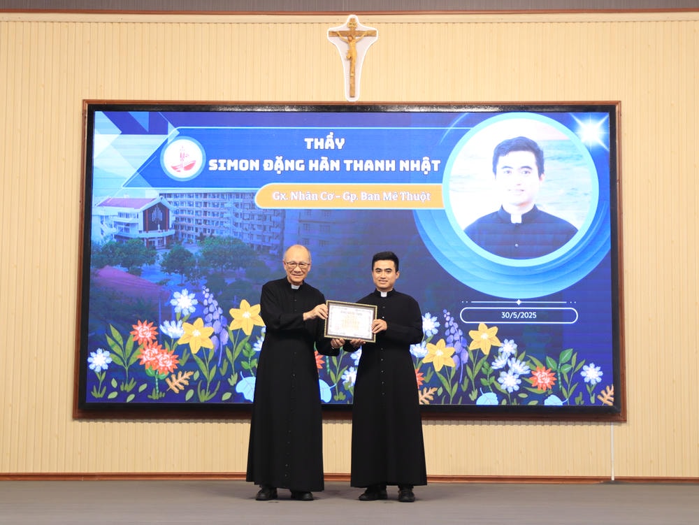 Album Lễ Trao Chứng Chỉ Tốt Nghiệp Triết Học Và Thần Học 2024-2025