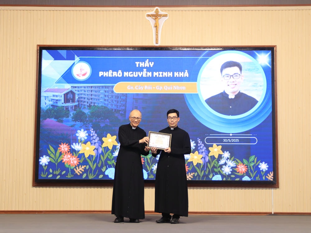 Album Lễ Trao Chứng Chỉ Tốt Nghiệp Triết Học Và Thần Học 2024-2025