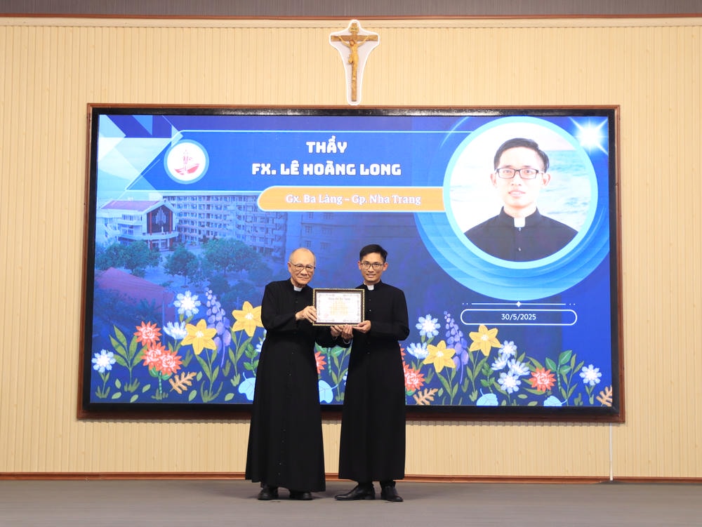 Album Lễ Trao Chứng Chỉ Tốt Nghiệp Triết Học Và Thần Học 2024-2025