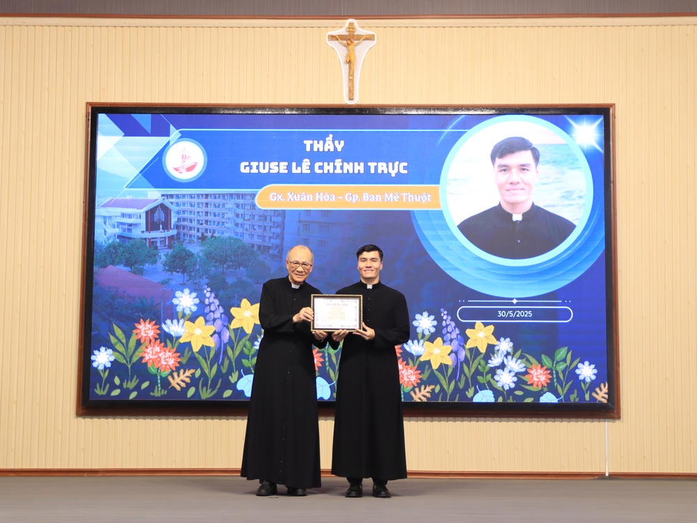 Album Lễ Trao Chứng Chỉ Tốt Nghiệp Triết Học Và Thần Học 2024-2025