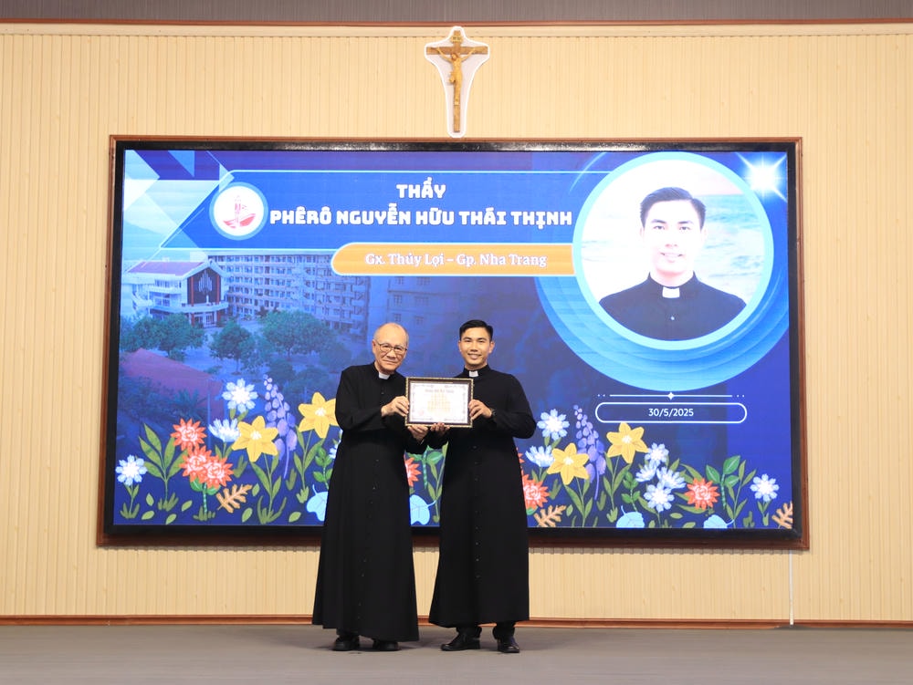 Album Lễ Trao Chứng Chỉ Tốt Nghiệp Triết Học Và Thần Học 2024-2025