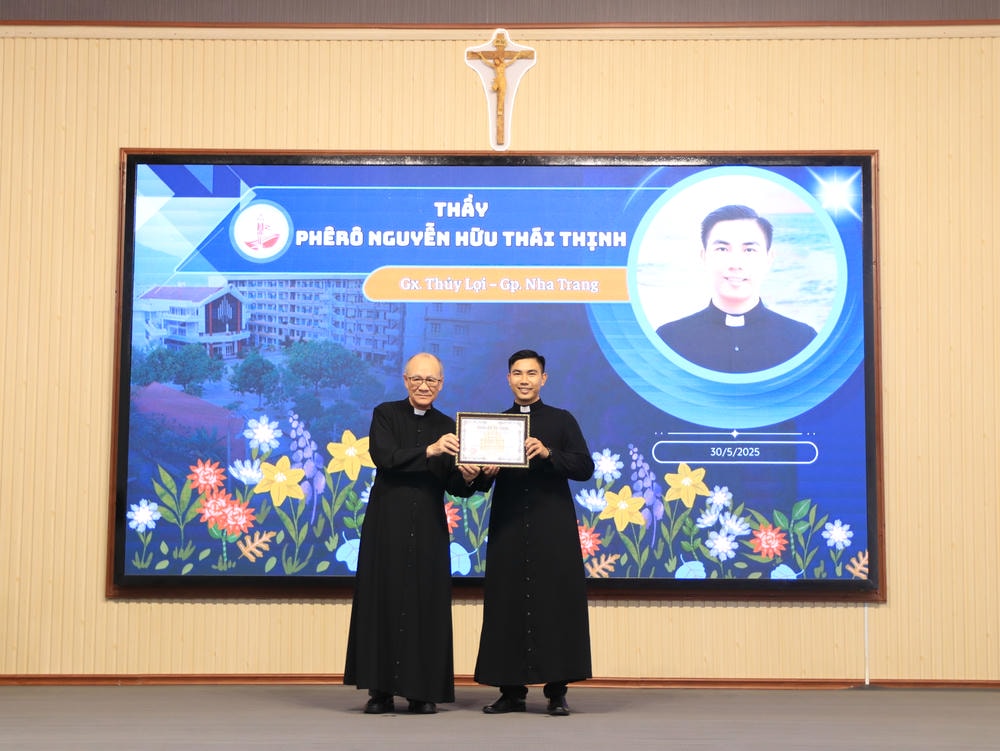 Album Lễ Trao Chứng Chỉ Tốt Nghiệp Triết Học Và Thần Học 2024-2025