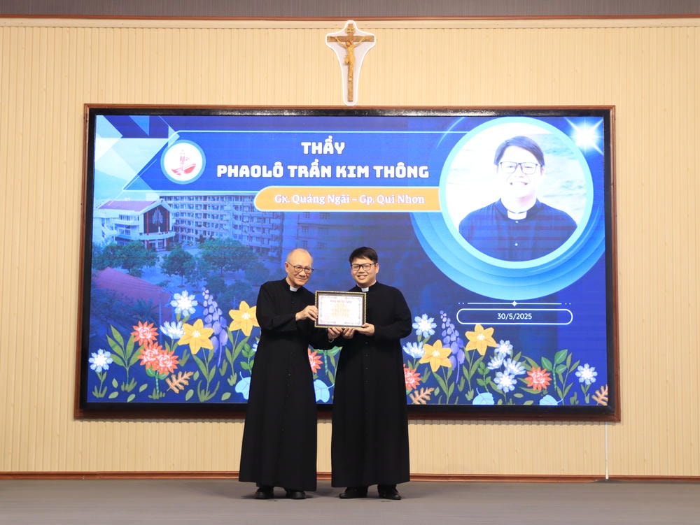 Album Lễ Trao Chứng Chỉ Tốt Nghiệp Triết Học Và Thần Học 2024-2025