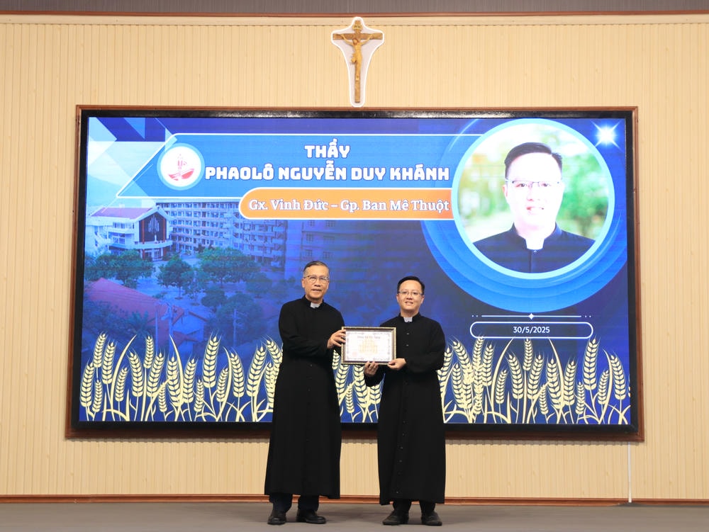 Album Lễ Trao Chứng Chỉ Tốt Nghiệp Triết Học Và Thần Học 2024-2025