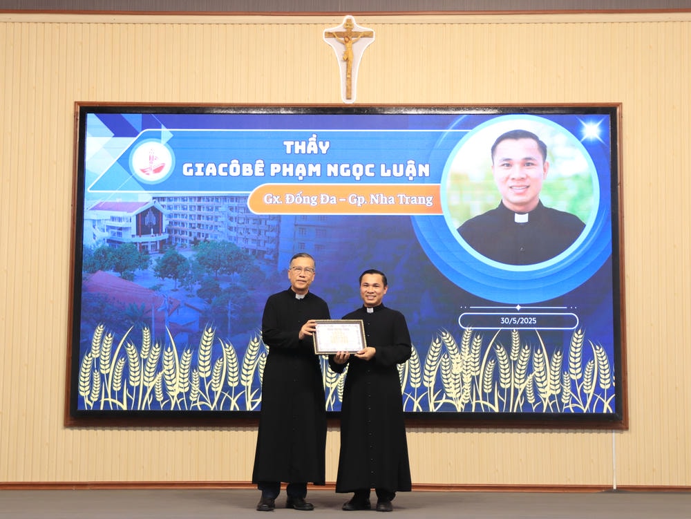 Album Lễ Trao Chứng Chỉ Tốt Nghiệp Triết Học Và Thần Học 2024-2025