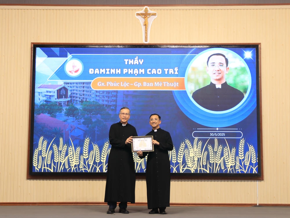 Album Lễ Trao Chứng Chỉ Tốt Nghiệp Triết Học Và Thần Học 2024-2025