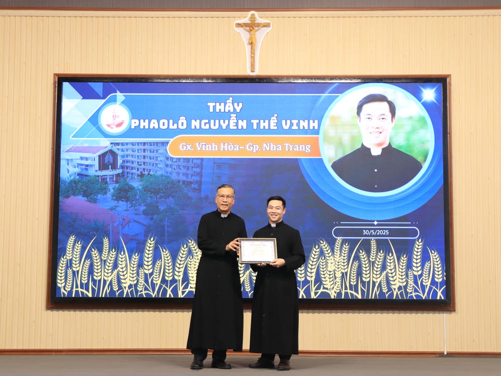 Album Lễ Trao Chứng Chỉ Tốt Nghiệp Triết Học Và Thần Học 2024-2025