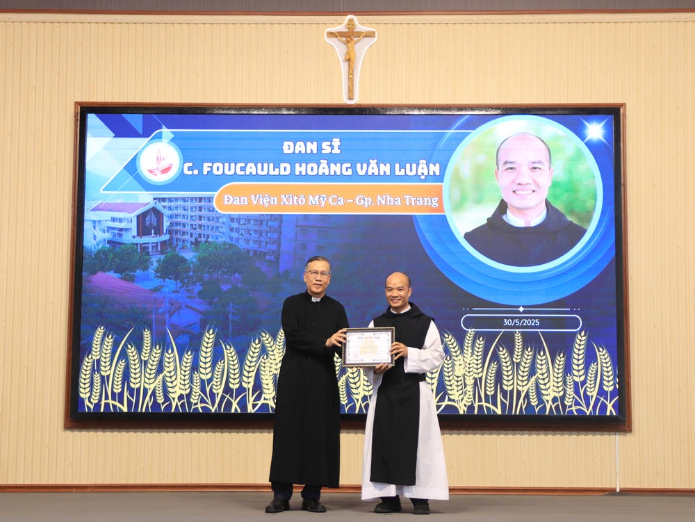 Album Lễ Trao Chứng Chỉ Tốt Nghiệp Triết Học Và Thần Học 2024-2025