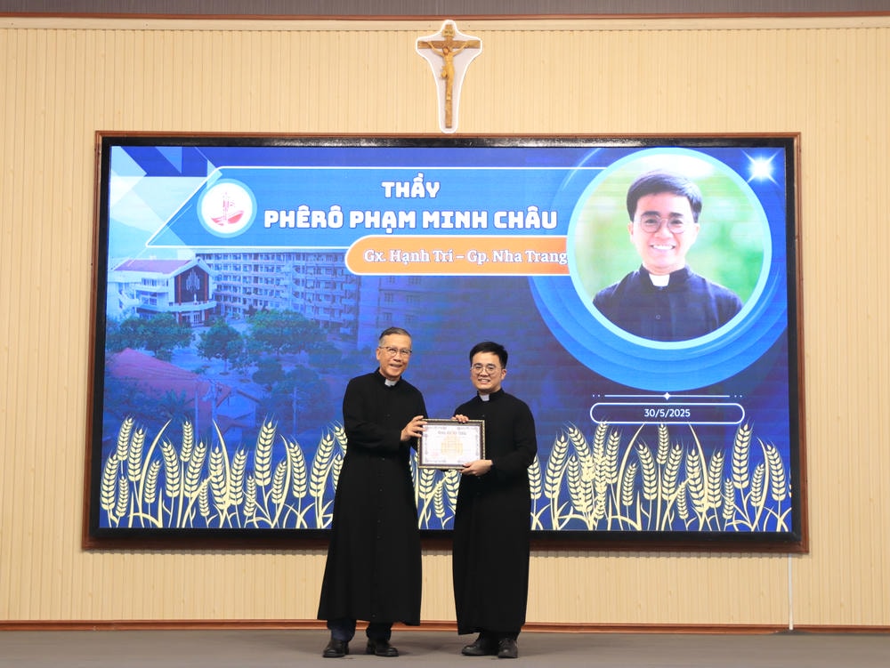 Album Lễ Trao Chứng Chỉ Tốt Nghiệp Triết Học Và Thần Học 2024-2025