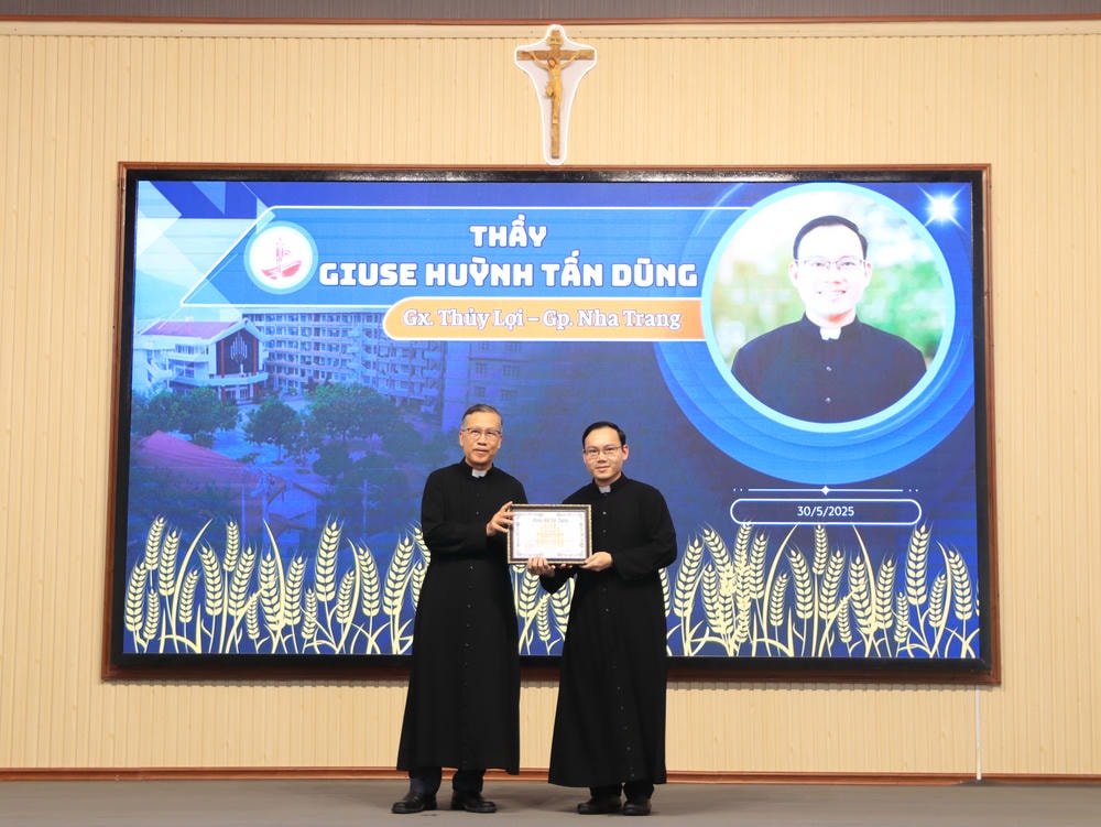 Album Lễ Trao Chứng Chỉ Tốt Nghiệp Triết Học Và Thần Học 2024-2025