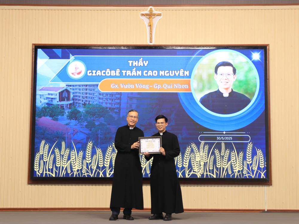 Album Lễ Trao Chứng Chỉ Tốt Nghiệp Triết Học Và Thần Học 2024-2025