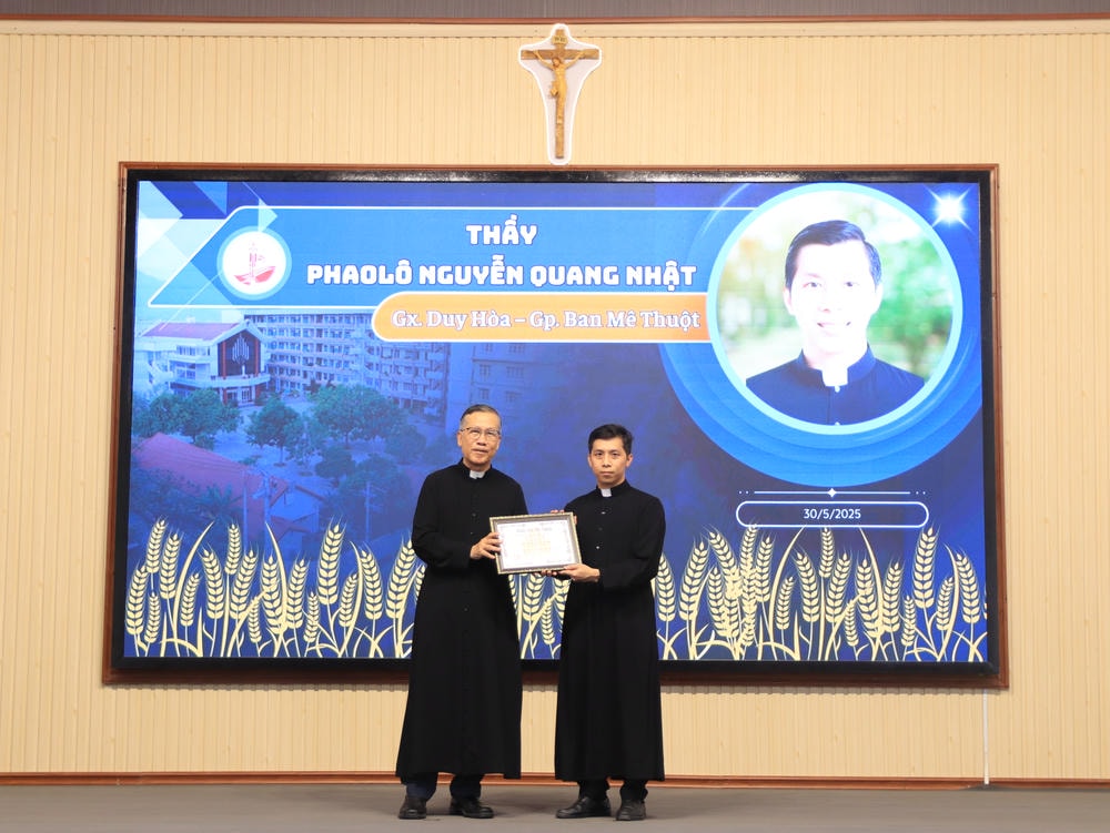 Album Lễ Trao Chứng Chỉ Tốt Nghiệp Triết Học Và Thần Học 2024-2025