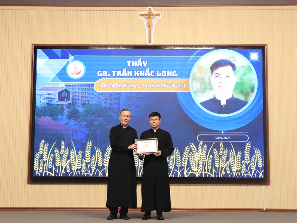 Album Lễ Trao Chứng Chỉ Tốt Nghiệp Triết Học Và Thần Học 2024-2025
