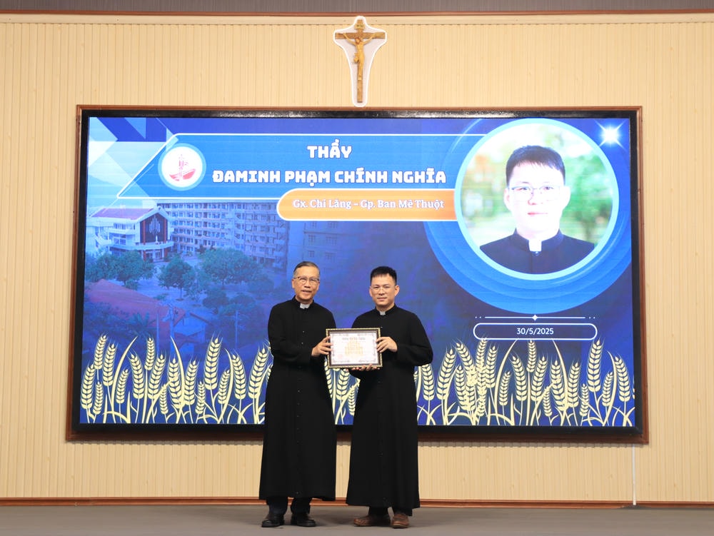 Album Lễ Trao Chứng Chỉ Tốt Nghiệp Triết Học Và Thần Học 2024-2025