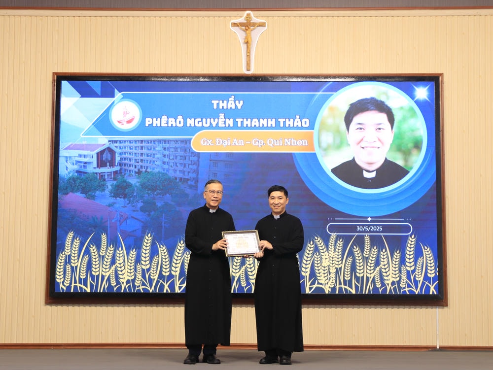 Album Lễ Trao Chứng Chỉ Tốt Nghiệp Triết Học Và Thần Học 2024-2025