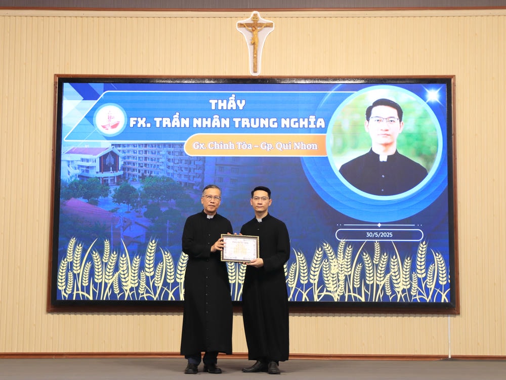 Album Lễ Trao Chứng Chỉ Tốt Nghiệp Triết Học Và Thần Học 2024-2025