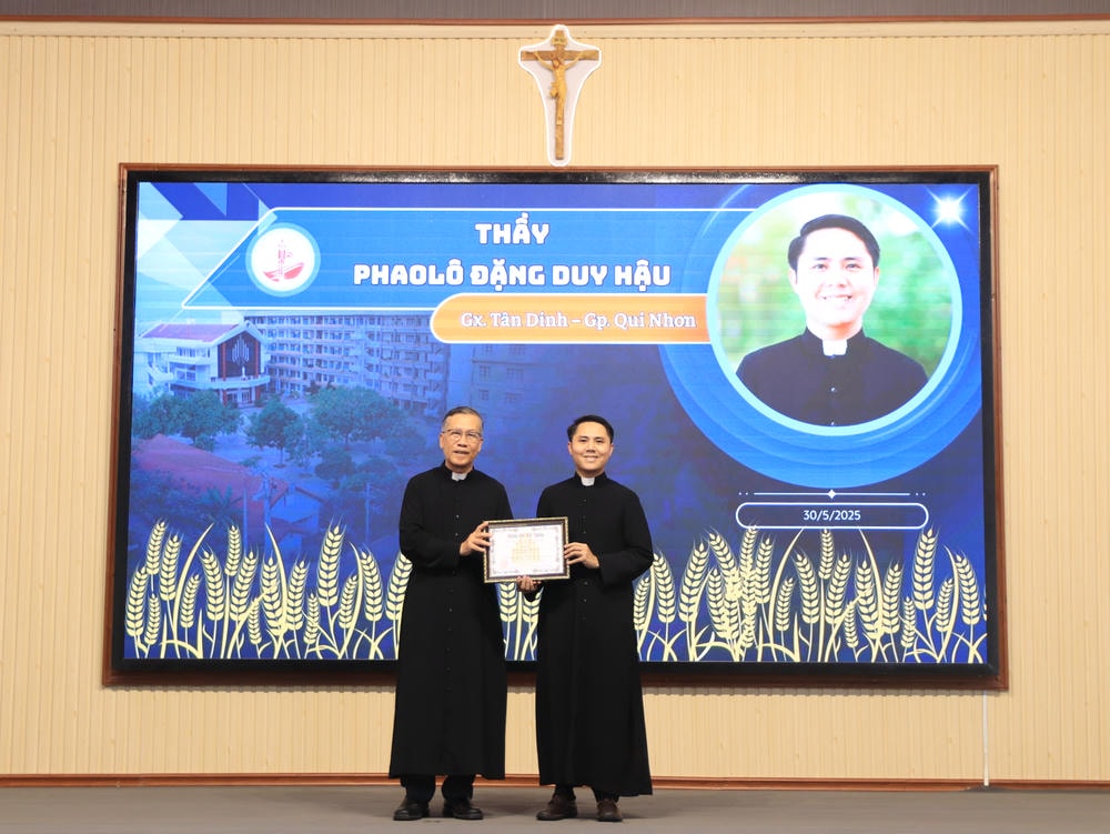 Album Lễ Trao Chứng Chỉ Tốt Nghiệp Triết Học Và Thần Học 2024-2025