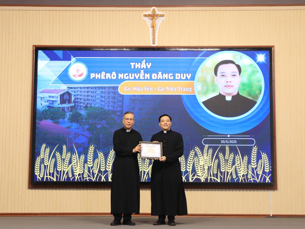 Album Lễ Trao Chứng Chỉ Tốt Nghiệp Triết Học Và Thần Học 2024-2025
