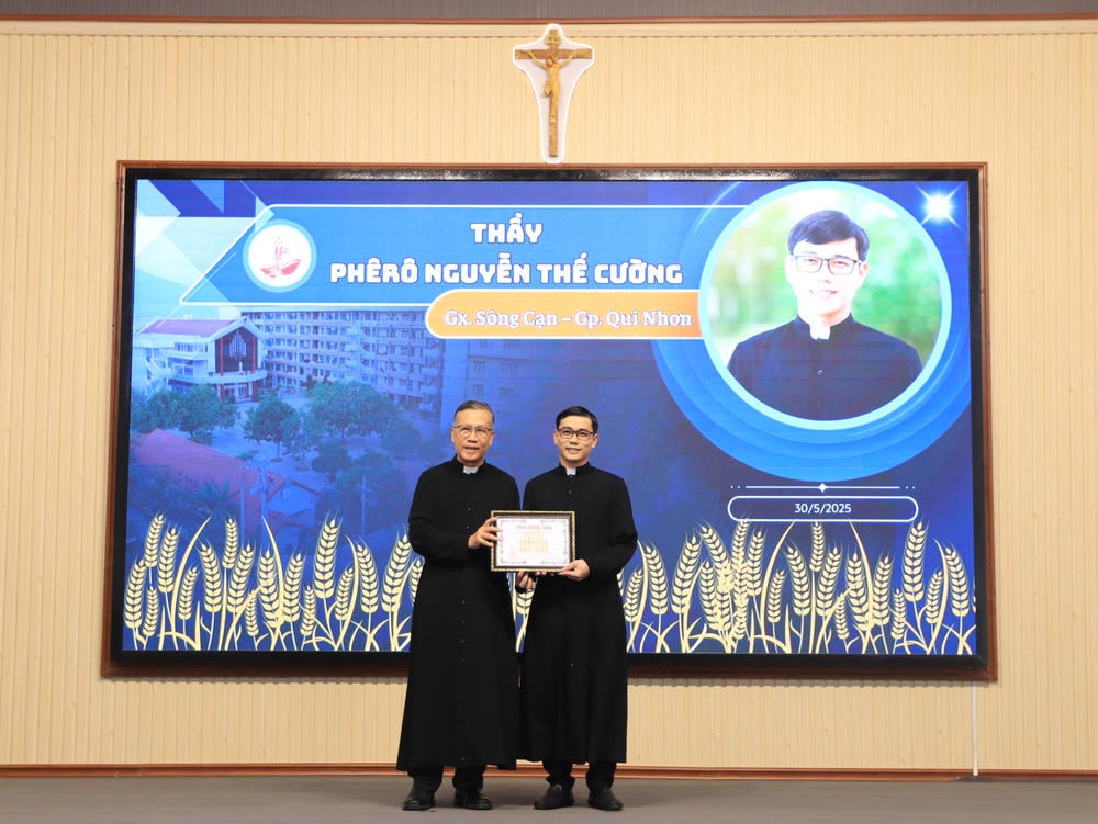 Album Lễ Trao Chứng Chỉ Tốt Nghiệp Triết Học Và Thần Học 2024-2025