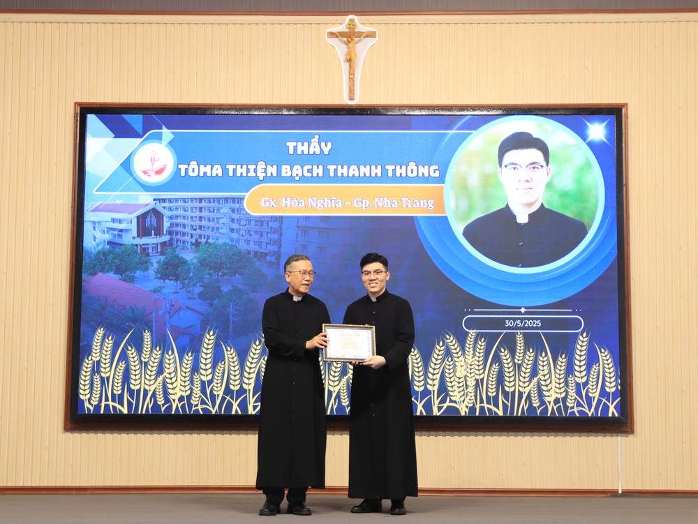 Album Lễ Trao Chứng Chỉ Tốt Nghiệp Triết Học Và Thần Học 2024-2025