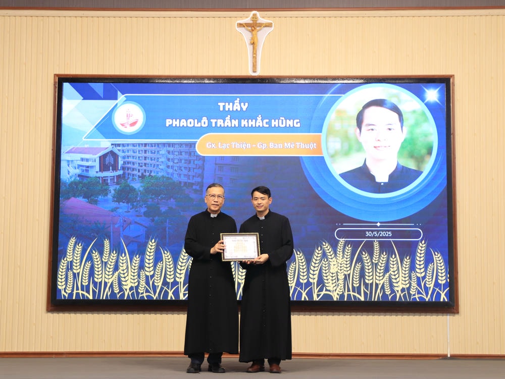 Album Lễ Trao Chứng Chỉ Tốt Nghiệp Triết Học Và Thần Học 2024-2025