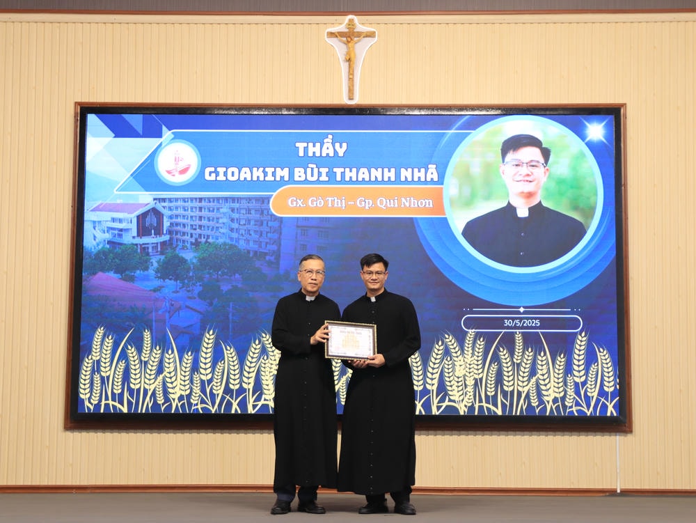Album Lễ Trao Chứng Chỉ Tốt Nghiệp Triết Học Và Thần Học 2024-2025