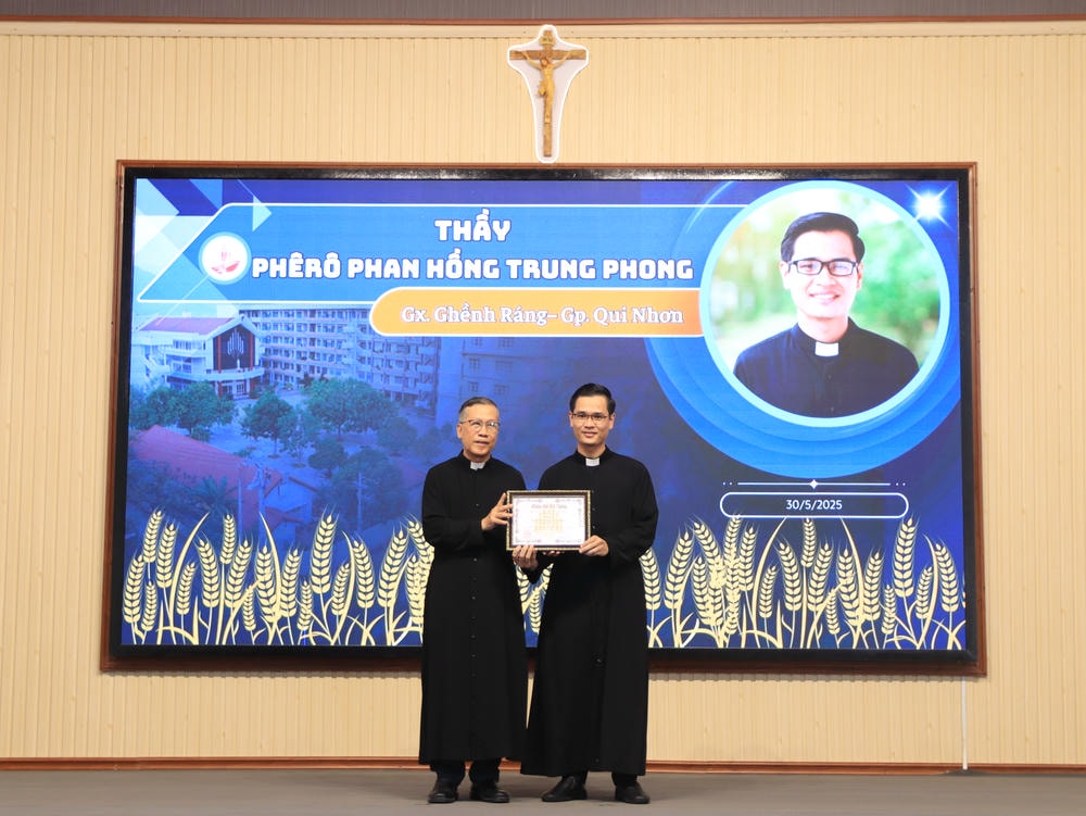 Album Lễ Trao Chứng Chỉ Tốt Nghiệp Triết Học Và Thần Học 2024-2025