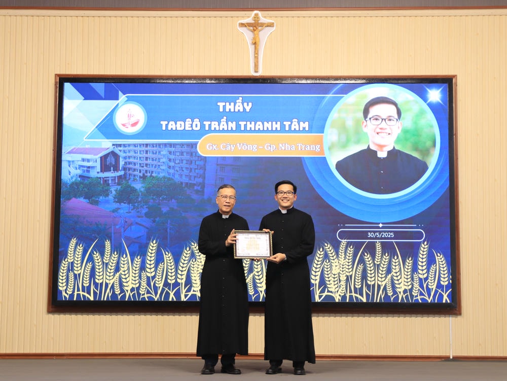 Album Lễ Trao Chứng Chỉ Tốt Nghiệp Triết Học Và Thần Học 2024-2025