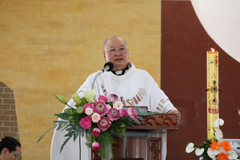 THÁNH LỄ MỪNG HỒNG ÂN KIM KHÁNH LINH MỤC  CHA PHÊRÔ PHẠM NGỌC PHI