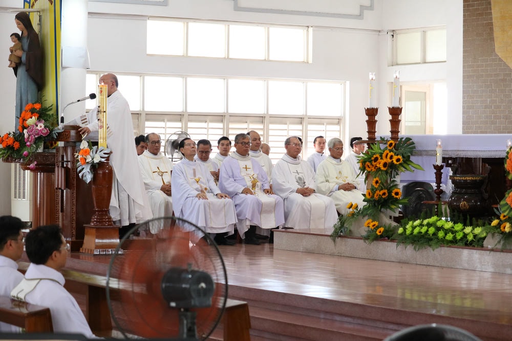 THÁNH LỄ MỪNG HỒNG ÂN KIM KHÁNH LINH MỤC  CHA PHÊRÔ PHẠM NGỌC PHI