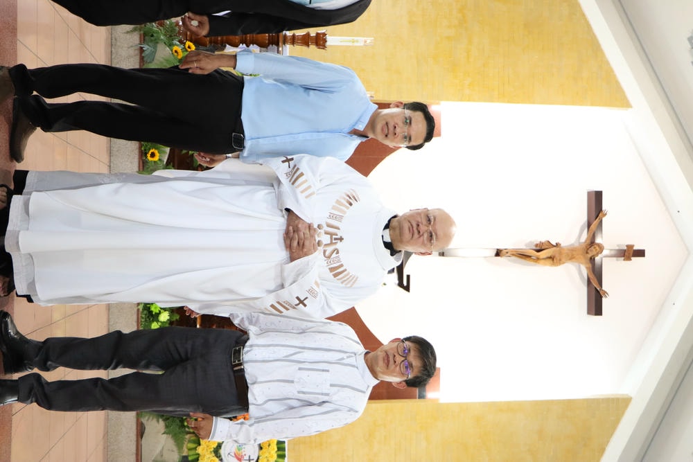 THÁNH LỄ MỪNG HỒNG ÂN KIM KHÁNH LINH MỤC  CHA PHÊRÔ PHẠM NGỌC PHI