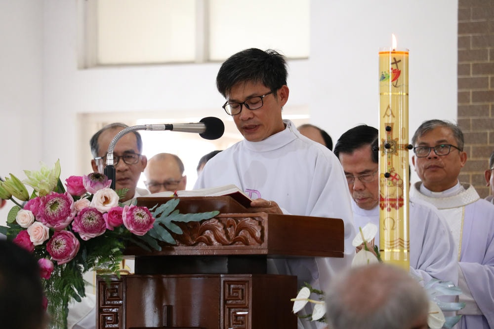 THÁNH LỄ MỪNG HỒNG ÂN KIM KHÁNH LINH MỤC  CHA PHÊRÔ PHẠM NGỌC PHI