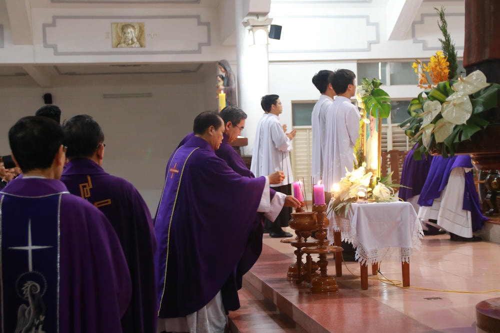 Album ĐCV Sao Biển hiệp thông cử hành thánh lễ cầu nguyện cho Đức Cố Giáo Hoàng Phanxicô