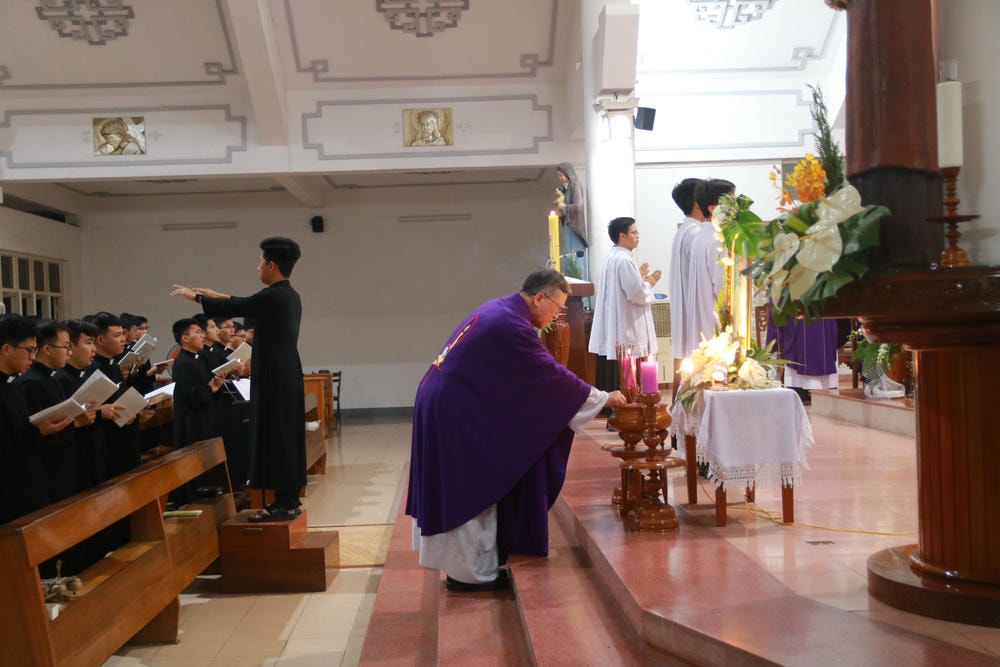 Album ĐCV Sao Biển hiệp thông cử hành thánh lễ cầu nguyện cho Đức Cố Giáo Hoàng Phanxicô