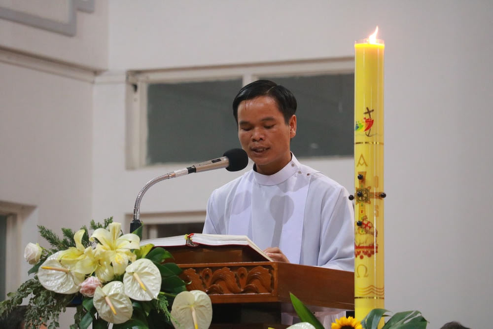 Album ĐCV Sao Biển hiệp thông cử hành thánh lễ cầu nguyện cho Đức Cố Giáo Hoàng Phanxicô