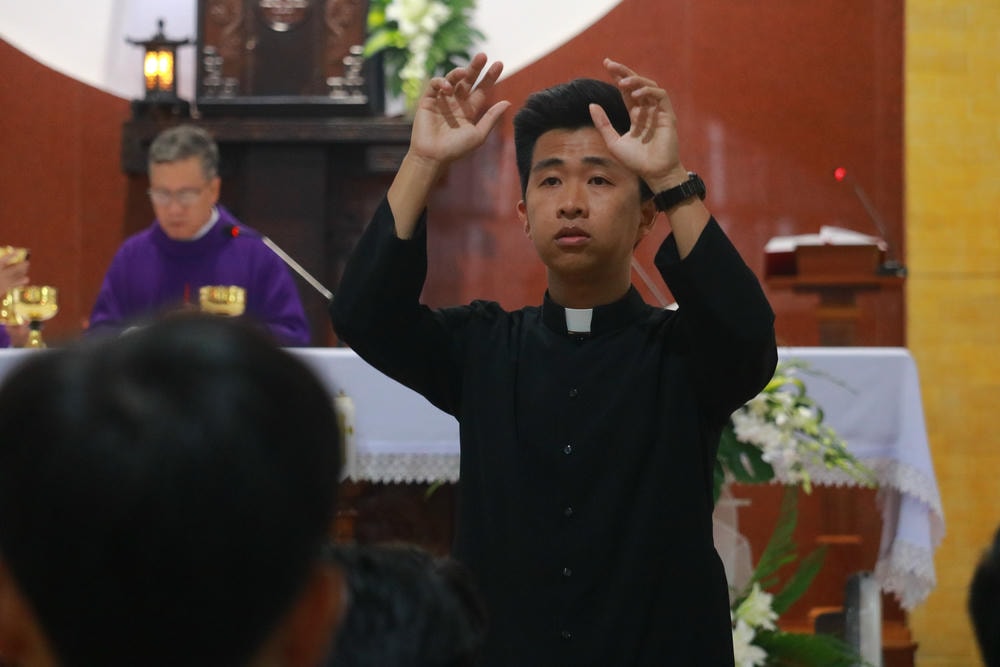 Album ĐCV Sao Biển hiệp thông cử hành thánh lễ cầu nguyện cho Đức Cố Giáo Hoàng Phanxicô