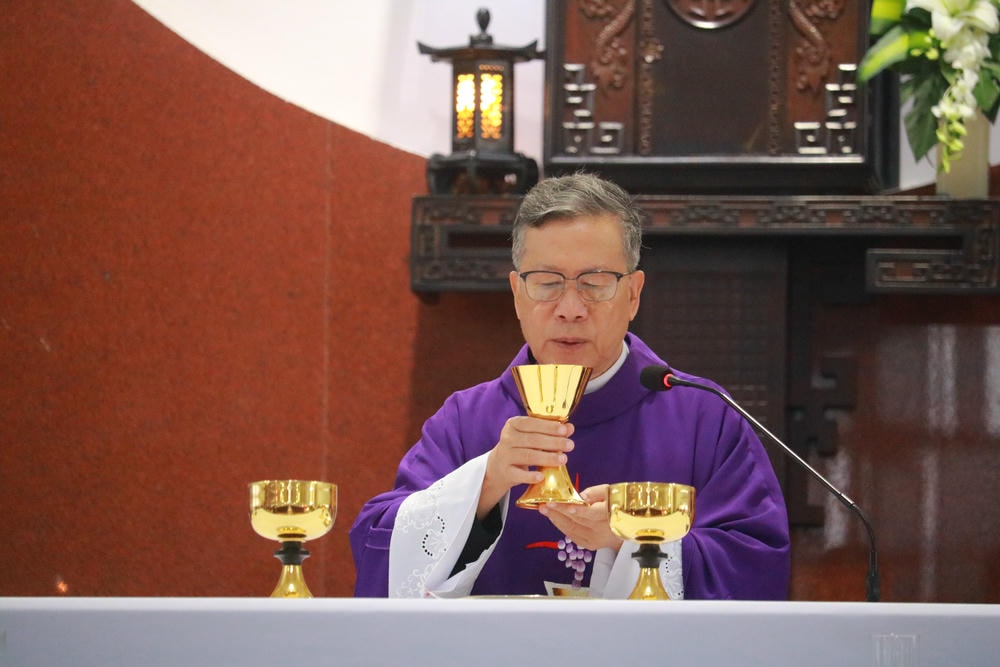 Album ĐCV Sao Biển hiệp thông cử hành thánh lễ cầu nguyện cho Đức Cố Giáo Hoàng Phanxicô